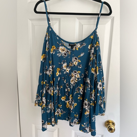 Torrid Blue Floral Cold Shoulder Top Size 3 - Picture 3 of 4